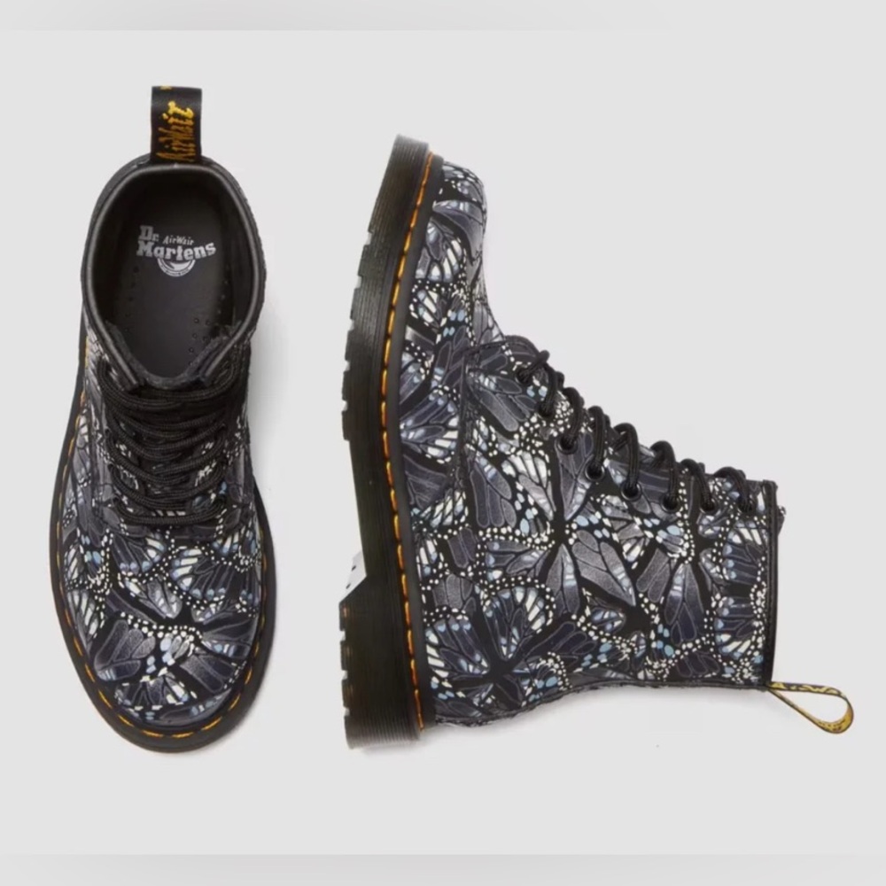 Dr. Martens Women’s 1460 8 Eye Lace Up Butterfly Grey E. H. Suede Boots Sz 6 New - Picture 14 of 15